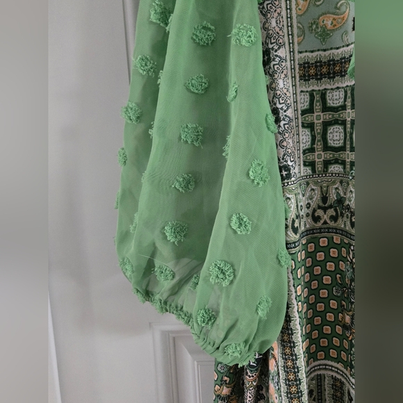 CATO Plus Size Blouse with Sheer Sleeves • Size 22-24 - Picture 11 of 12